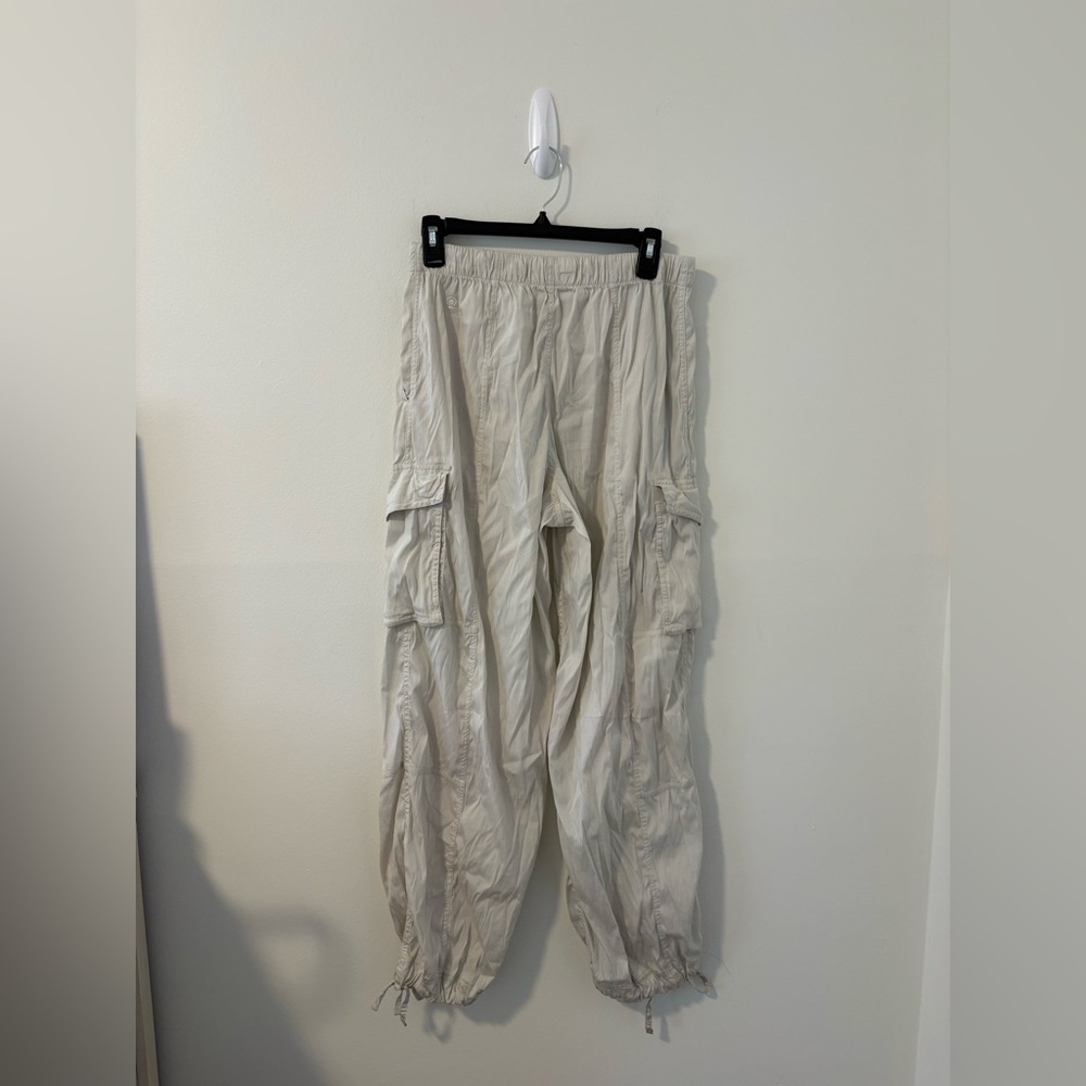 Lululemon Lightweight Adjustable Mid-Rise Cargo Pant Small Bone - Picture 3 of 5